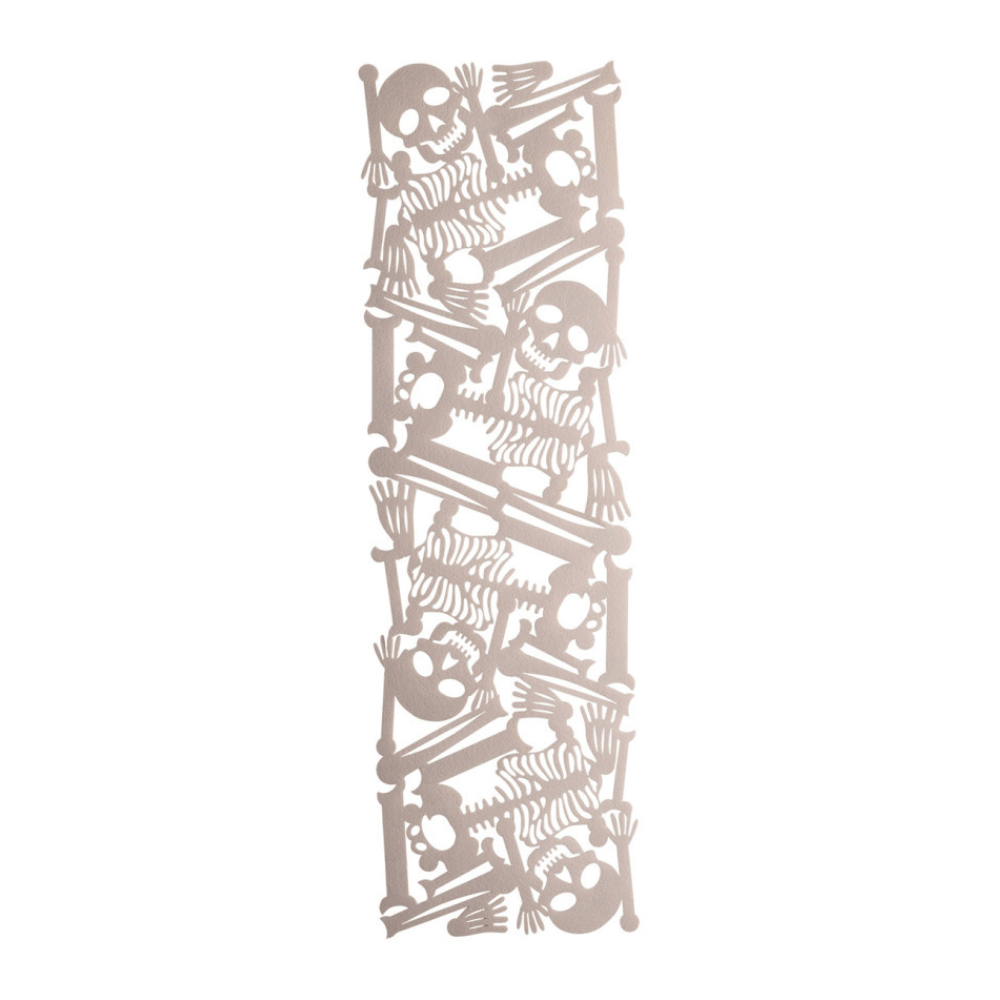 alpha-55-chemin-de-table-squelettes-halloween-110-x-30-cm-1255653034.png Chemin de Table Squelettes Halloween 110 x 30 cm – Image 1